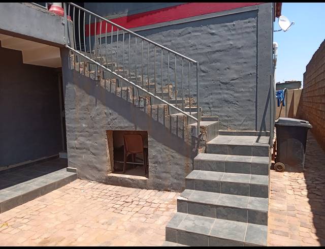 10 BEDROOM FREEHOLD FOR SALE IN TSAKANE